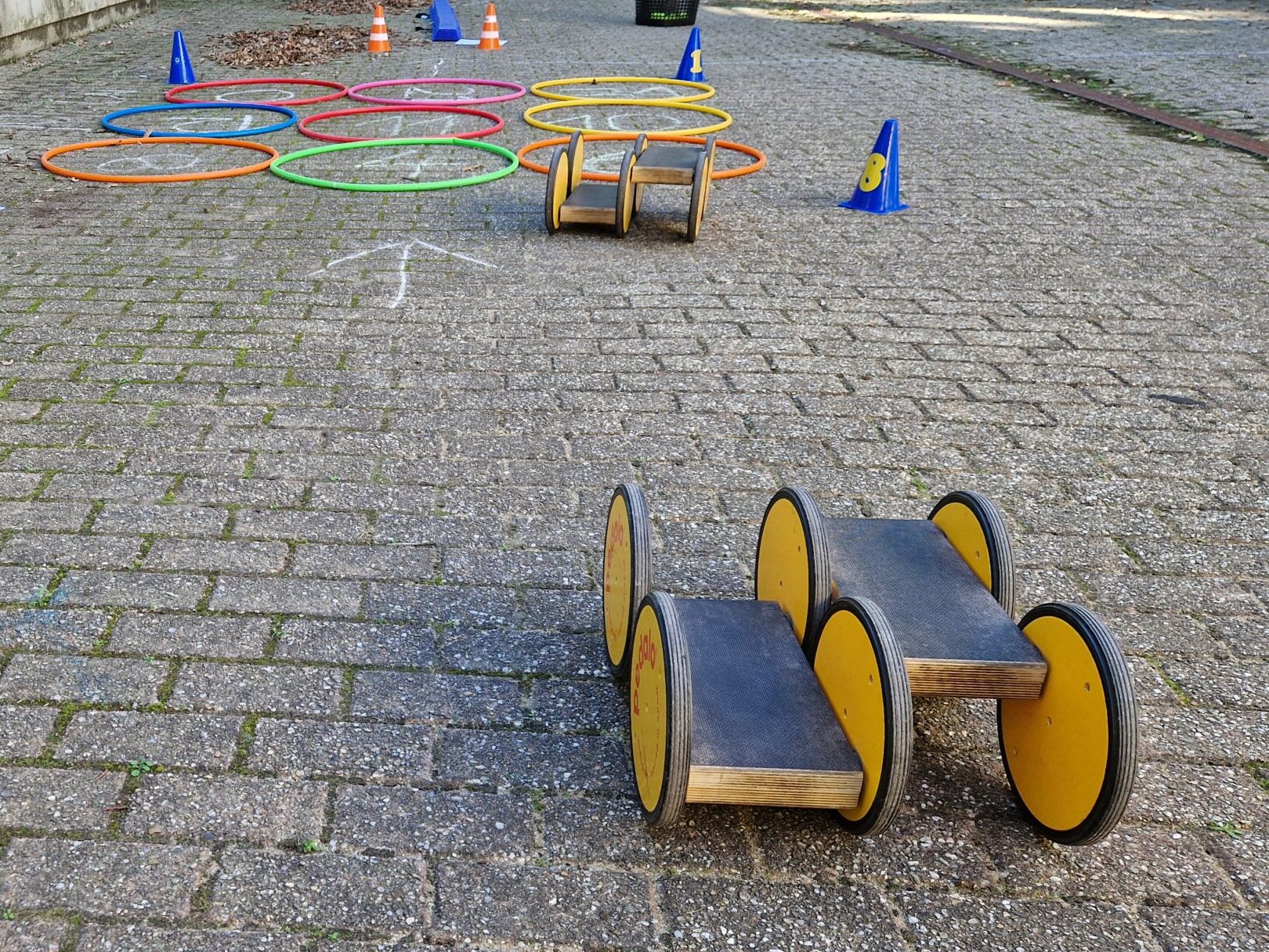 dreieins Grundschule Aachen Sommerfest Hindernisparcours