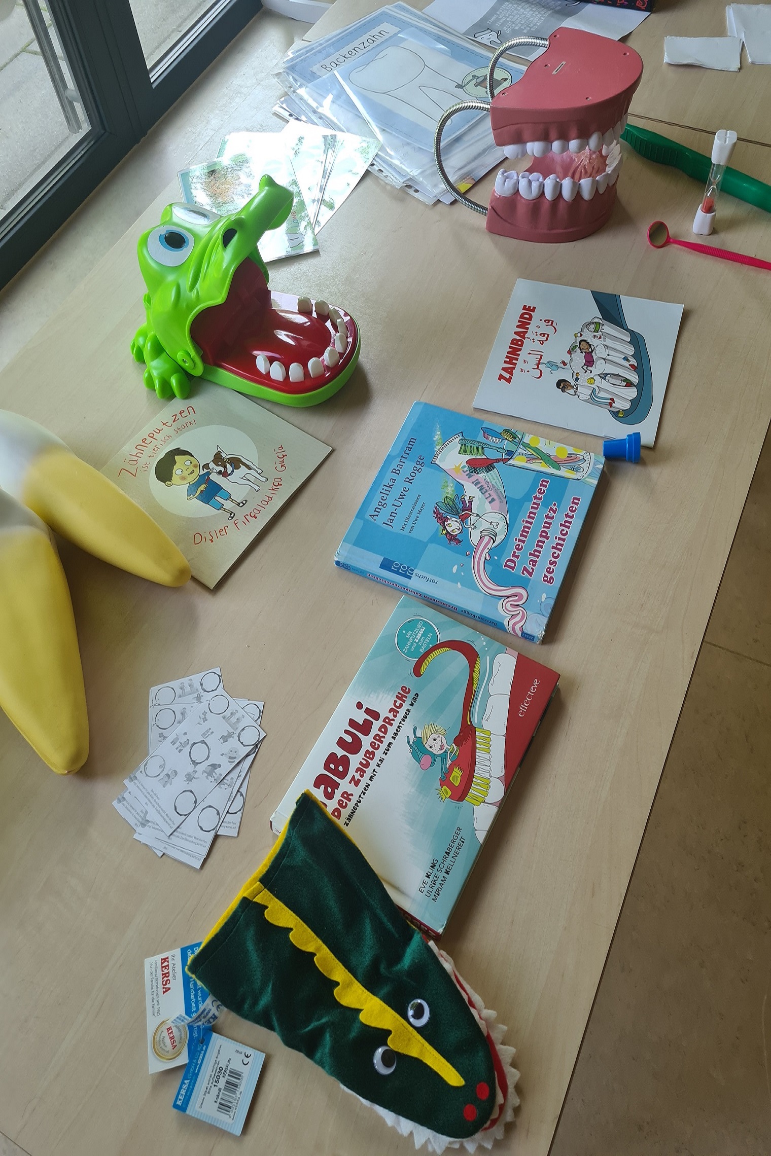 dreieins bilinguale Kindertagesstätte Berlin-Kaulsdorf – Sommerfest: Im Zahnlabor