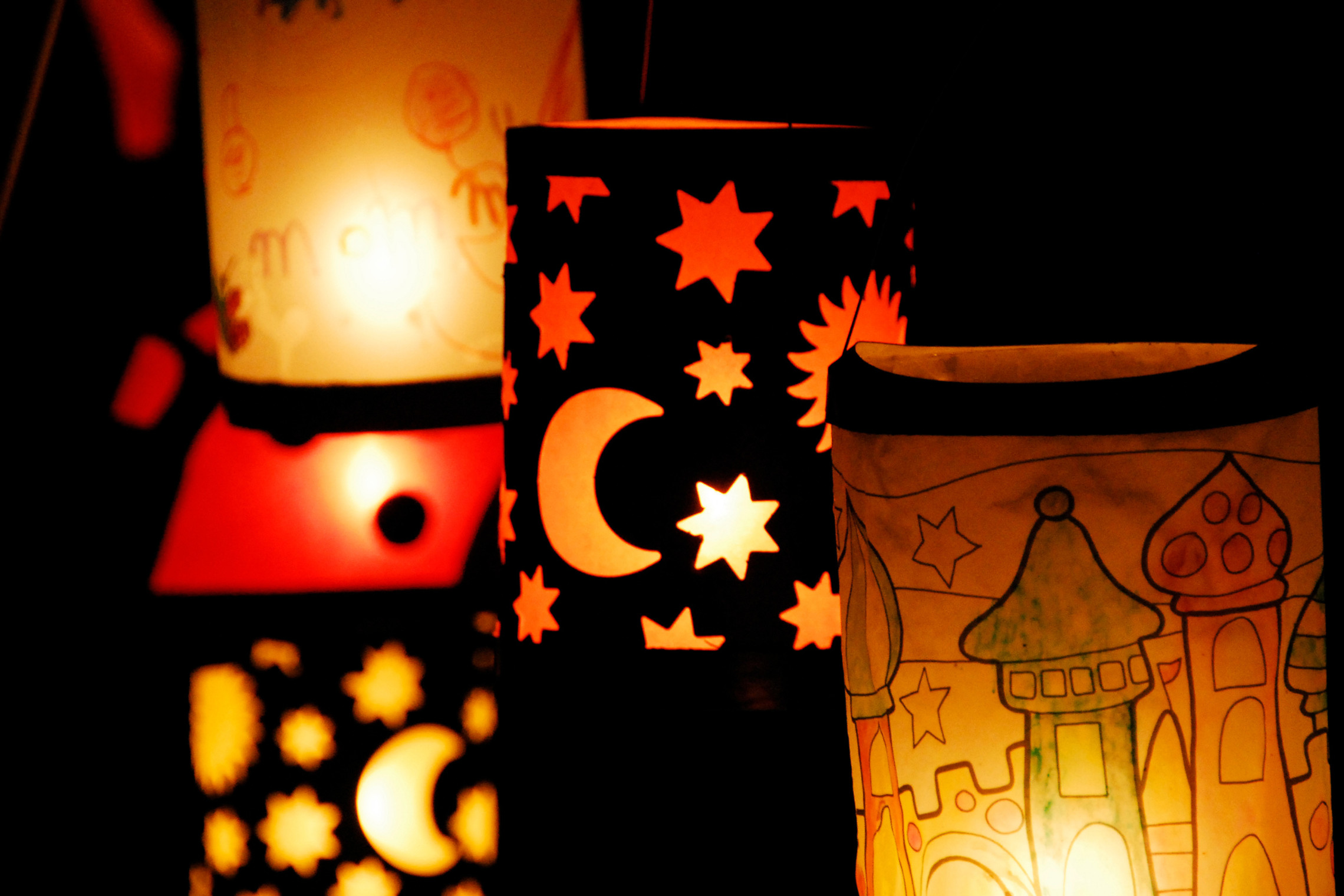 dreieins Grundschule Berlin-Kaulsdorf - Ein Lichtermeer zum Laternenfest