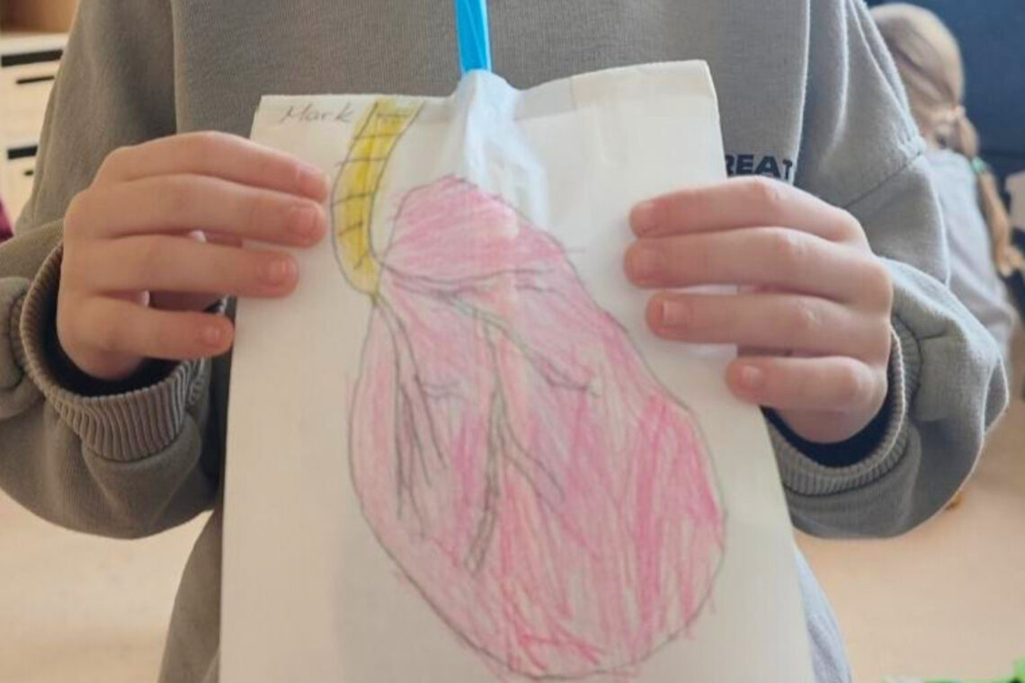 dreieins bilinguale Kindertagesstätte Berlin-Kaulsdorf – Die Lungenfunktion erfahrbar machen dreieins bilinguale Kindertagesstätte Berlin-Kaulsdorf – Die Lungenfunktion erfahrbar machen