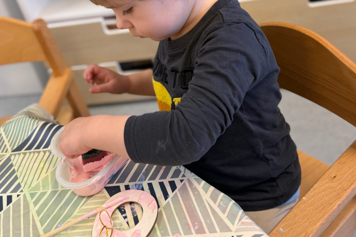 dreieins Kindertagesstätte Berlin-Kaulsdorf - Gestalten von Individueller Osterdekoration dreieins Kindertagesstätte Berlin-Kaulsdorf - Gestalten von Individueller Osterdekoration