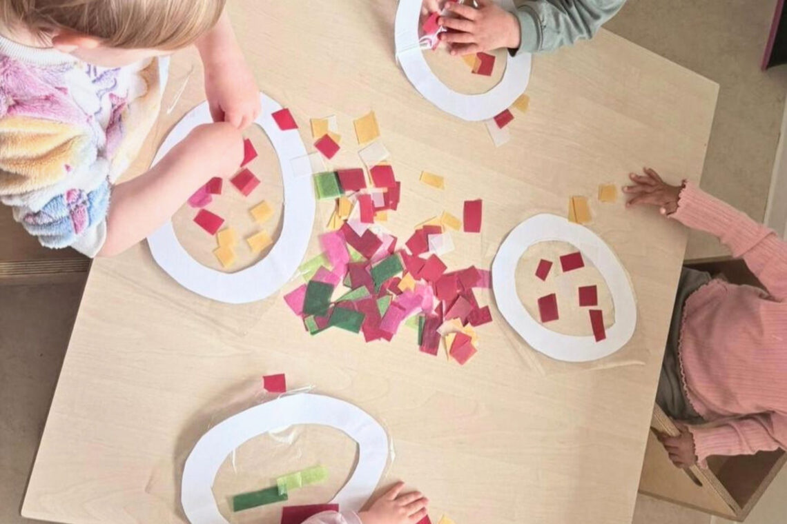 dreieins bilinguale Kindertagesstätte Berlin-Kaulsdorf - Farbenfrohe Osterbastelei