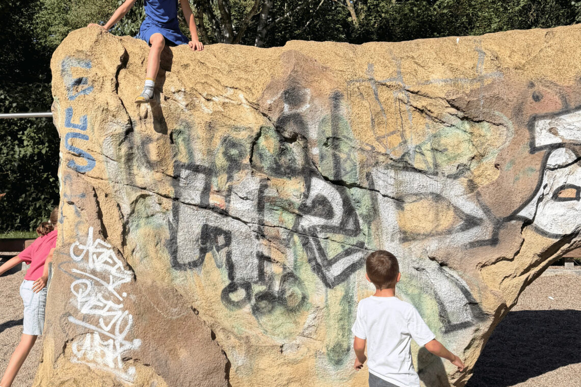 dreieins Grundschule Berlin-Kaulsdorf - Abenteuer an der Kletterwand dreieins Grundschule Berlin-Kaulsdorf - Abenteuer an der Kletterwand