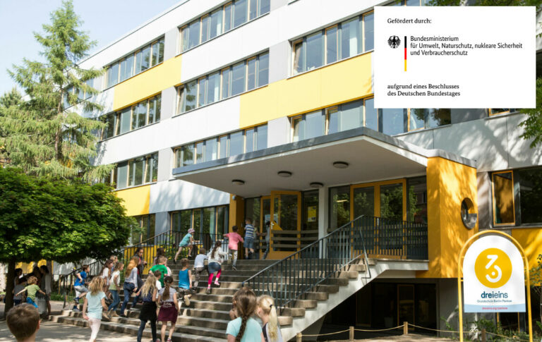 Klimaanpassungskonzept der dreieins Grundschule Pankow: Abgebildet ist der Eingangsbereich der Schule.