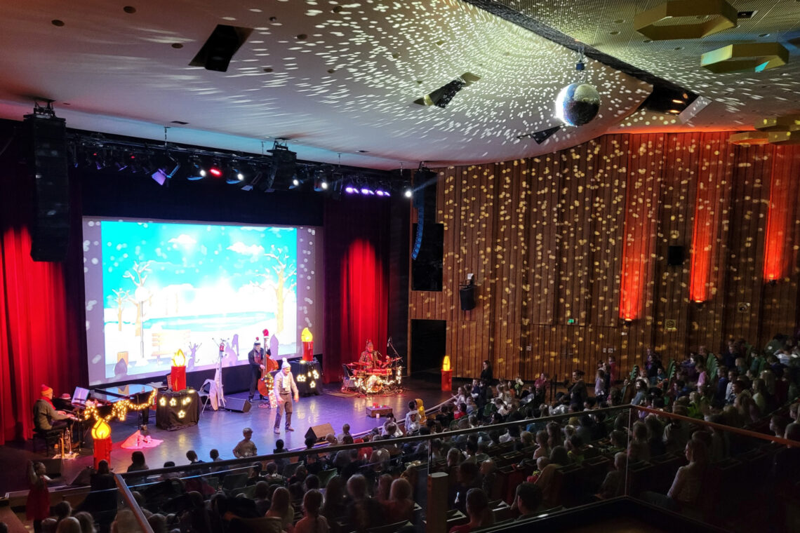 dreieins Kindertagesstätte Berlin-Prenzlauer Berg - Weihnachtslieder und Geschichten zum Advent mit Robert Metcalf dreieins Kindertagesstätte Berlin-Prenzlauer Berg - Weihnachtslieder und Geschichten zum Advent mit Robert Metcalf