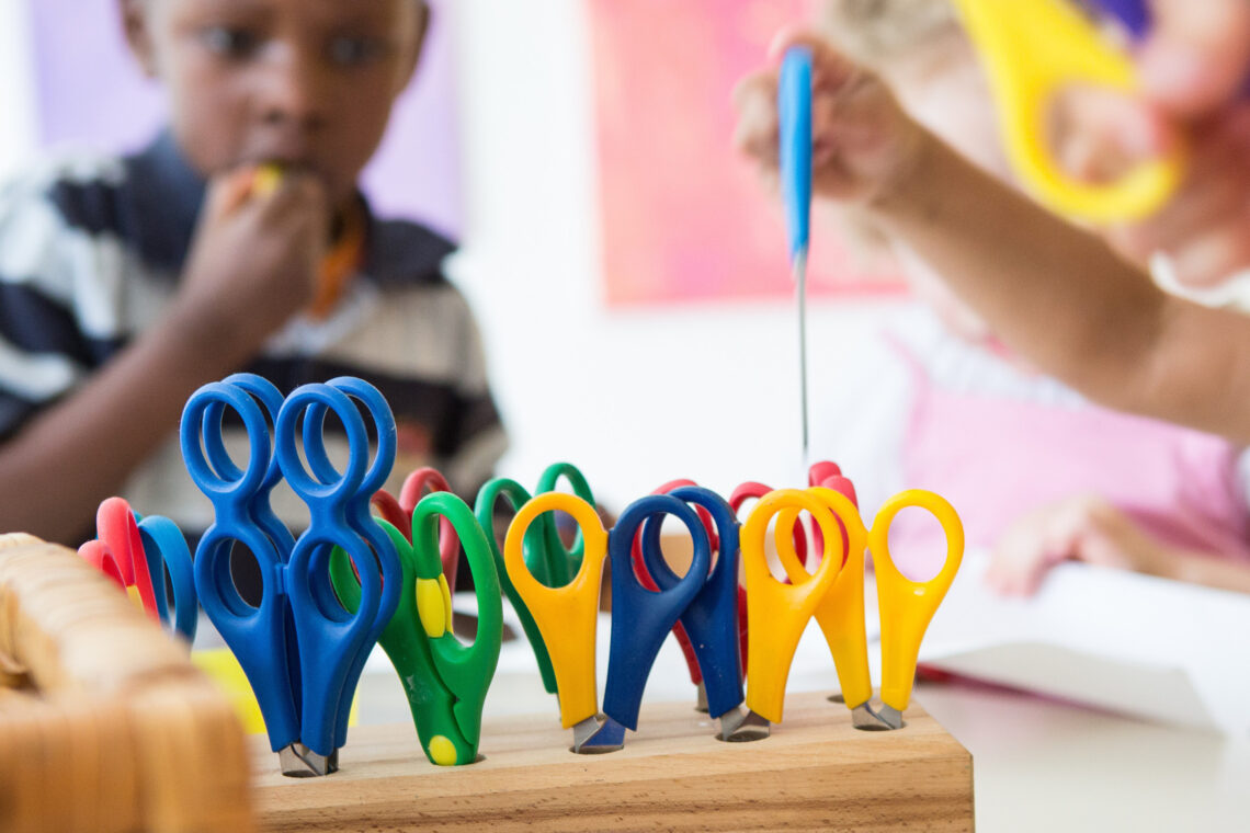 dreieins Kindertagesstätte Berlin-Prenzlauer Berg - Basteln mit den Kindern der Kita