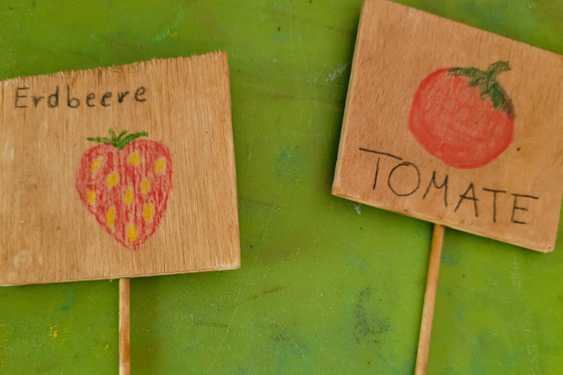 dreieins Kindertagesstätte Berlin-Prenzlauer Berg - Beschilderung für die Beete