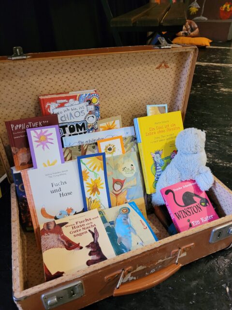 dreieins Grundschule Pankow - Literaturwoche - Vorlesetag - Koffer voller Abenteuer