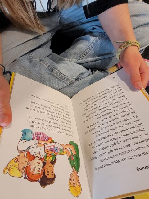 dreieins Grundschule Pankow - Literaturwoche - Vorlesetag Blick ins Buch