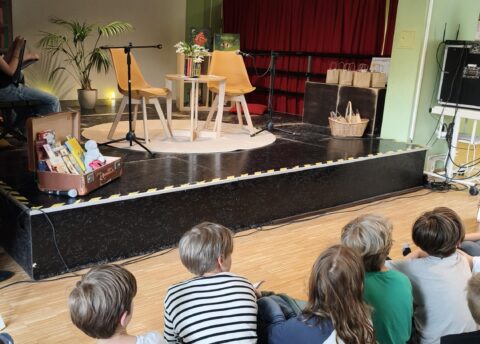 dreieins Grundschule Pankow - Literaturwoche - Vorlesetag Lesebühne