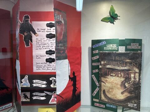 dreieins Grundschule Pankow - Literaturwoche Vitrine Unsere Lieblingsbücher 4