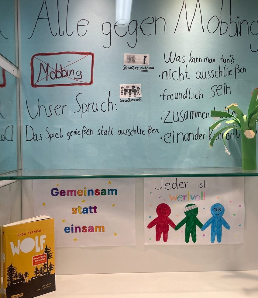 dreieins Grundschule Berlin-Pankow - Schülerplakate zum Thema Mobbing