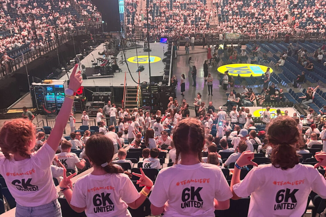dreieins Grundschule Berlin-Pankow - Schülerinnen und Schüler in der Uber Arena dreieins Grundschule Berlin-Pankow - Schülerinnen und Schüler in der Uber Arena
