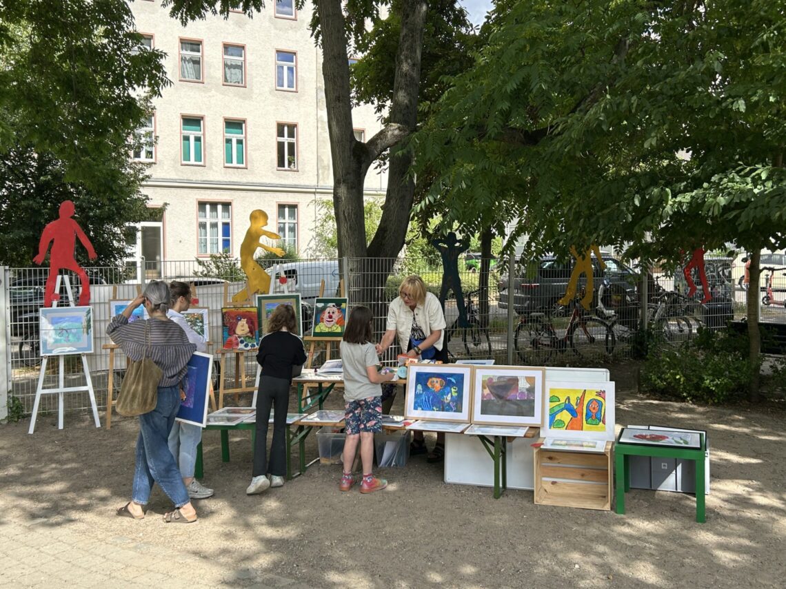 dreieins Grundschule Berlin-Pankow - Sommerfest - Verkauf der Kunstwerke der Schüler dreieins Grundschule Berlin-Pankow - Sommerfest - Verkauf der Kunstwerke der Schüler