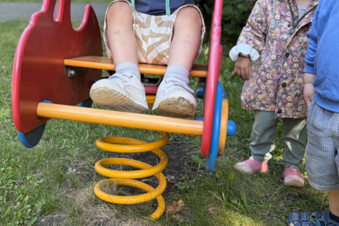 dreieins Kindertagesstätte Berlin-Prenzlauer Berg - Spielen im Garten der Kita dreieins Kindertagesstätte Berlin-Prenzlauer Berg - Spielen im Garten der Kita