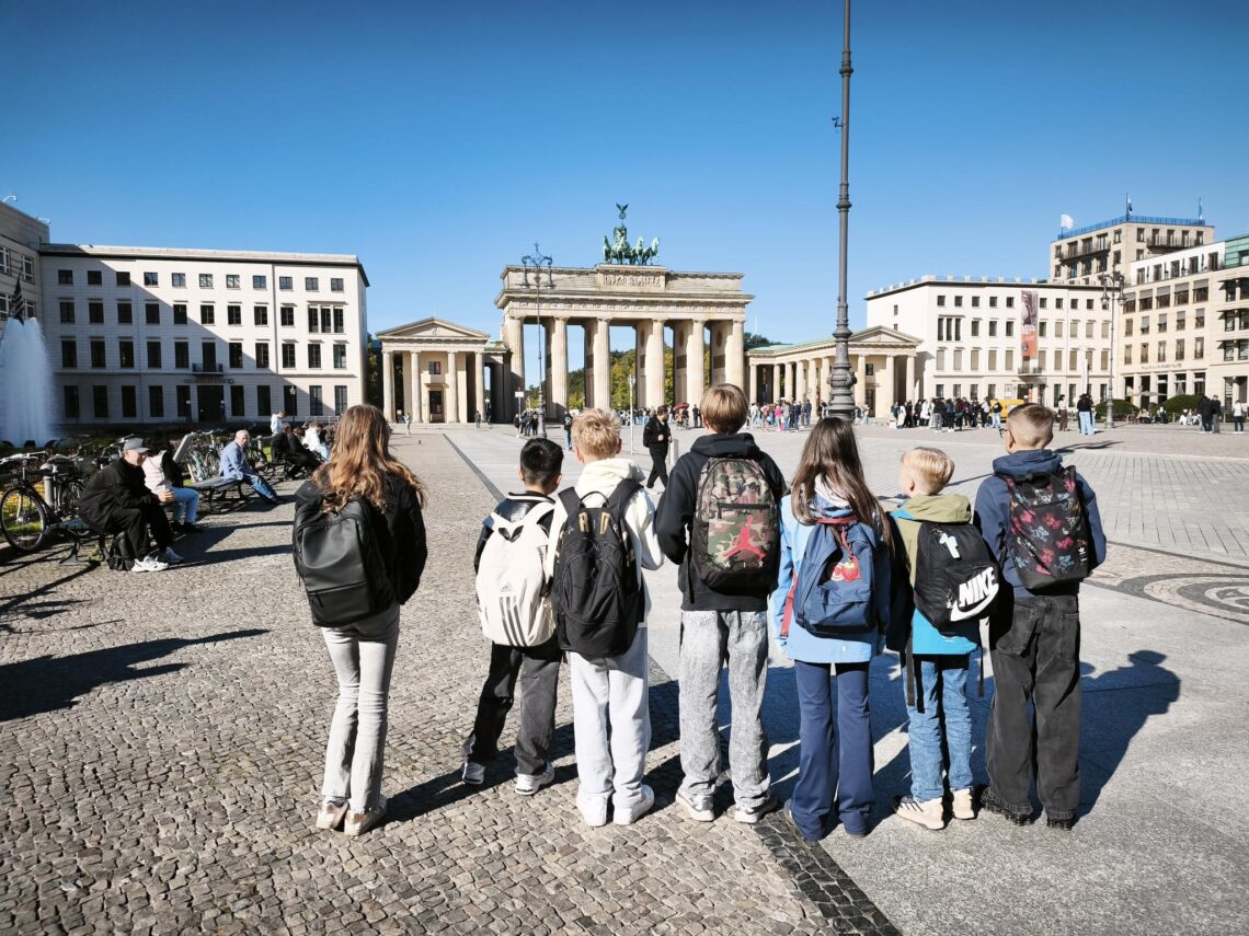 dreieins Grundschule Berlin-Pankow - Wandertag September - Schnitzeljagd Brandenburger Tor dreieins Grundschule Berlin-Pankow - Wandertag September - Schnitzeljagd Brandenburger Tor