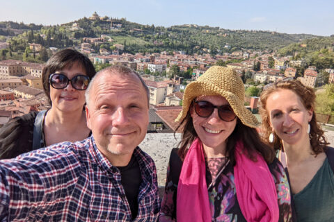 dreieins Innovative Pädagogik – Pädagogische Weiterbildung von Fachkräften mit Erasmus+ in Italien: Zu sehen sind Pädagoginnen und Pädagogen der dreieins Innovative Pädagogik gGmbH.